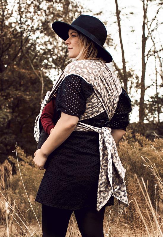 im Wald spazieren im Mandua Twist Leo