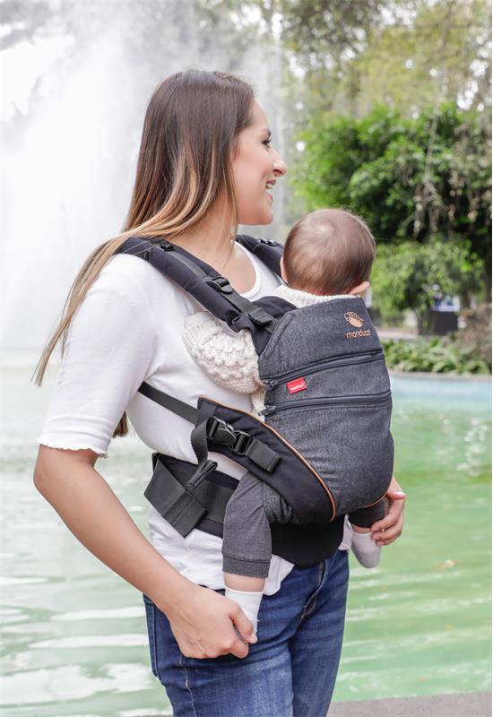 Manduca XT Babytrage denimblack toffee mum front