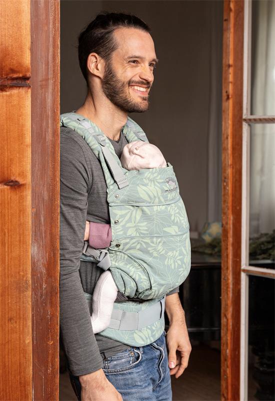 Manduca First Limited Edition Babytrage Botanic green at home