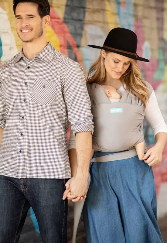 ein kleiner Spaziergang zu Dritt im neu bestellten Moby Wrap Stone